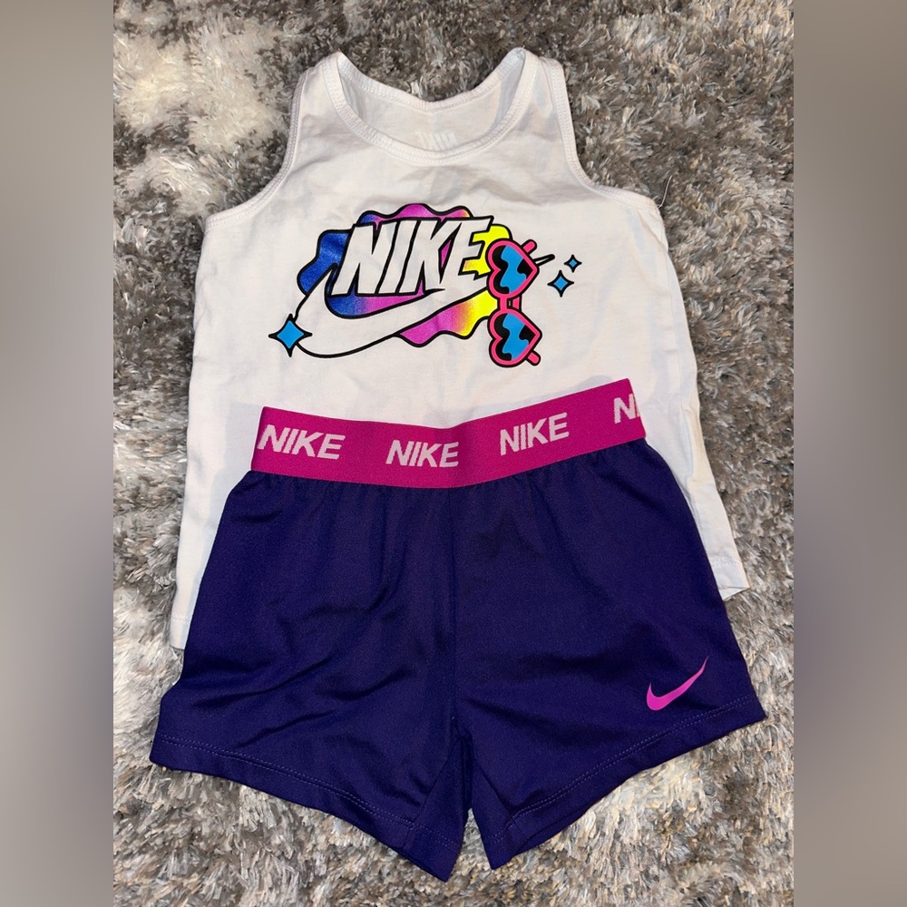Nike Shorts Set. Size 4-5 yrs.